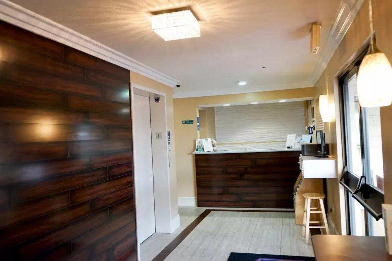 Howard Johnson By Wyndham Salinas Bagian luar foto