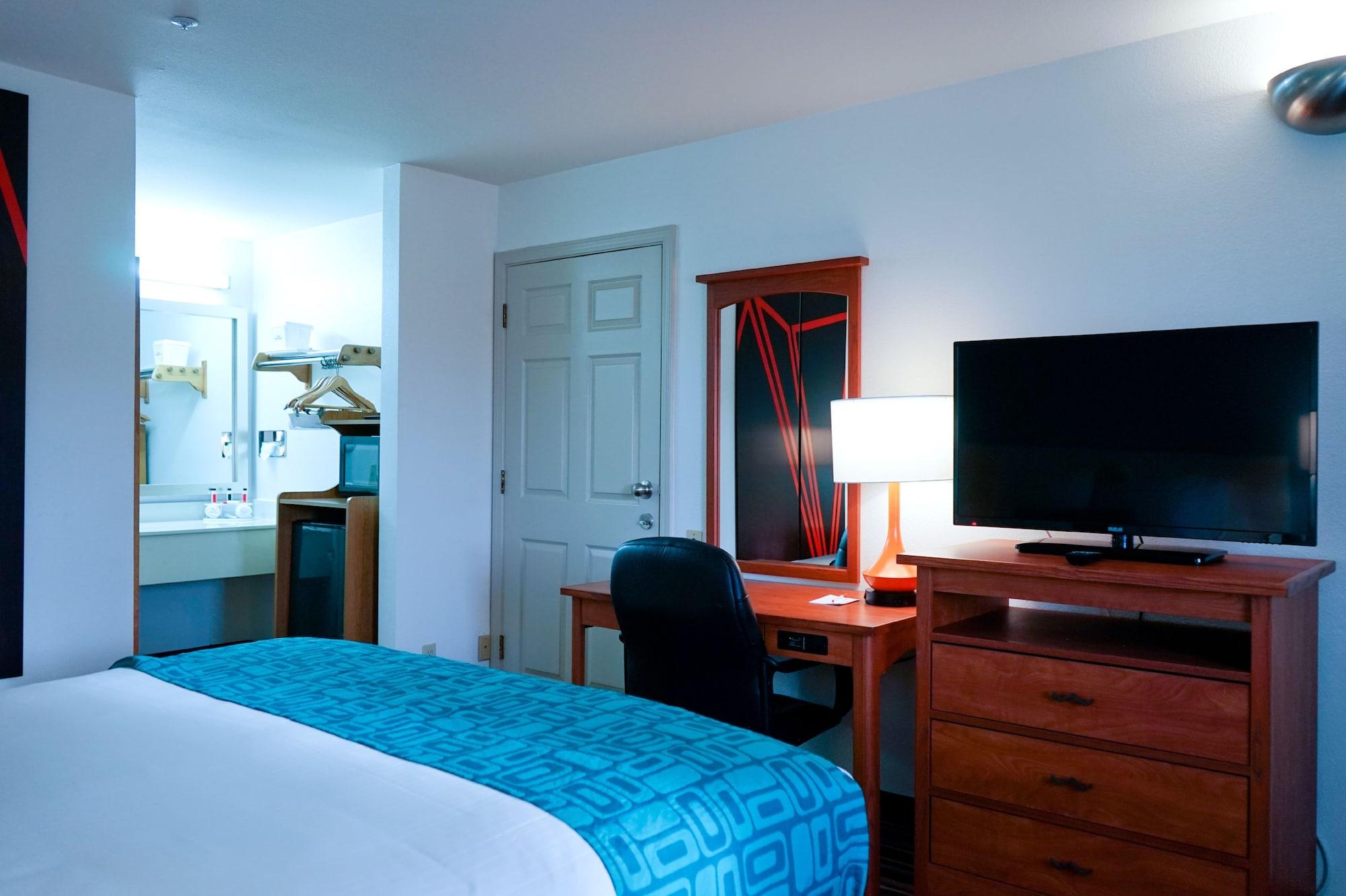 Howard Johnson By Wyndham Salinas Bagian luar foto