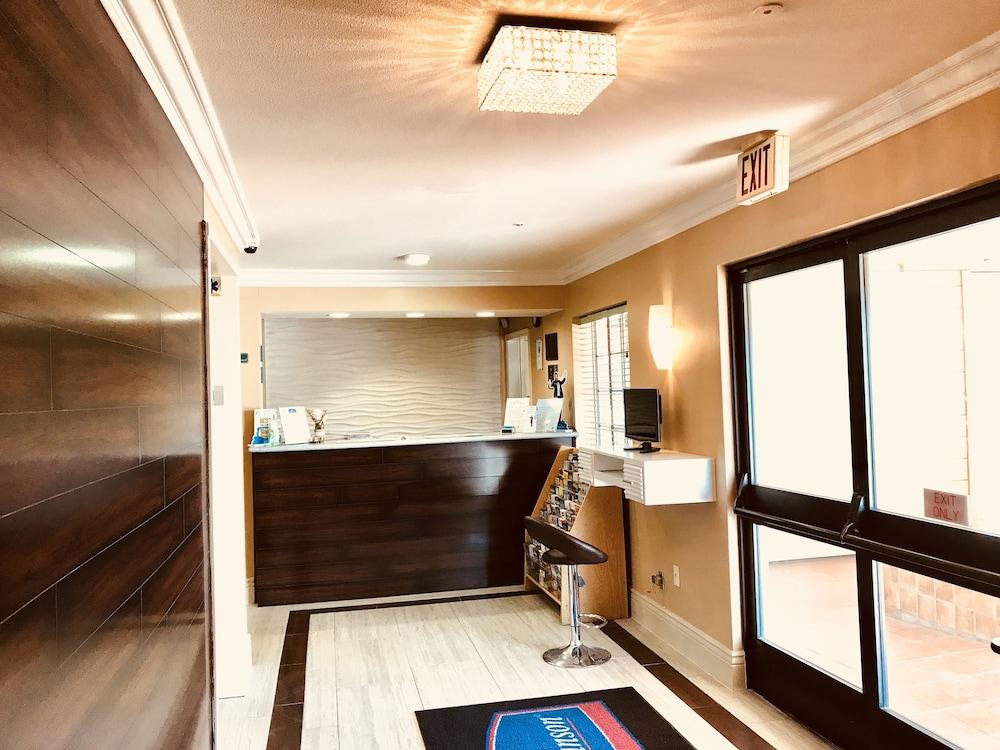 Howard Johnson By Wyndham Salinas Bagian luar foto