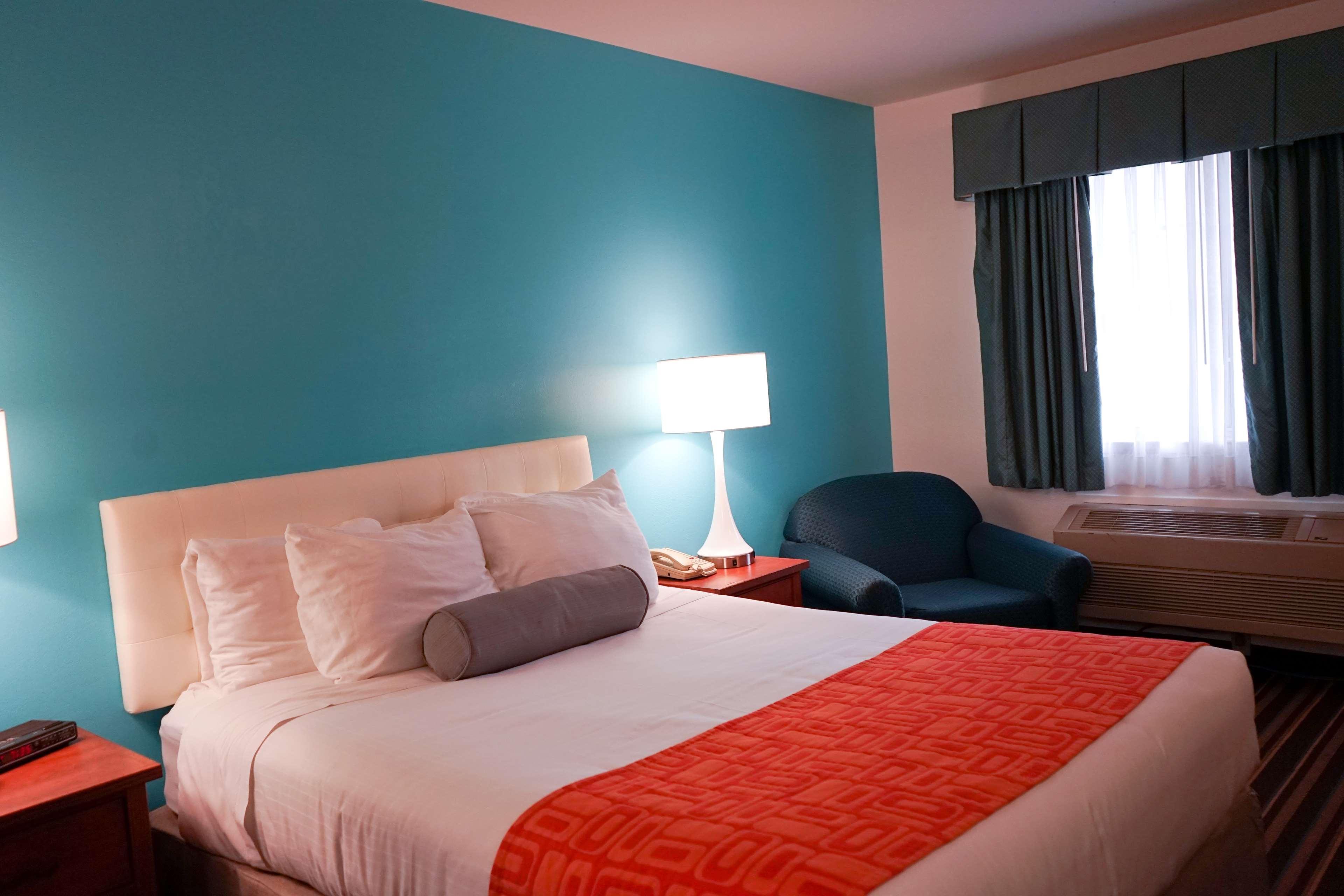 Howard Johnson By Wyndham Salinas Bagian luar foto