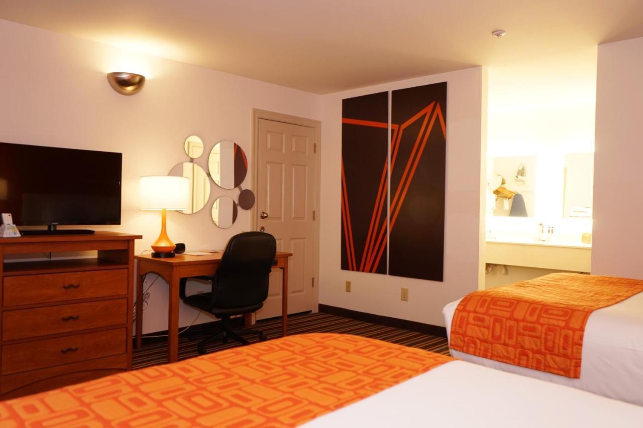 Howard Johnson By Wyndham Salinas Bagian luar foto